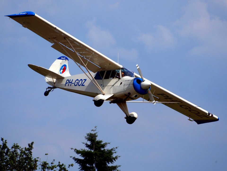 PH-GOZ, Aviat A-1B Husky landing at Hilversum Airport (ICAO EHHV), photo-5