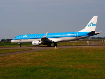 PH-EZO KLM Cityhopper Embraer ERJ-190STD (ERJ-190-100) - cn 19000345, taxiing 22july2013 pic-005