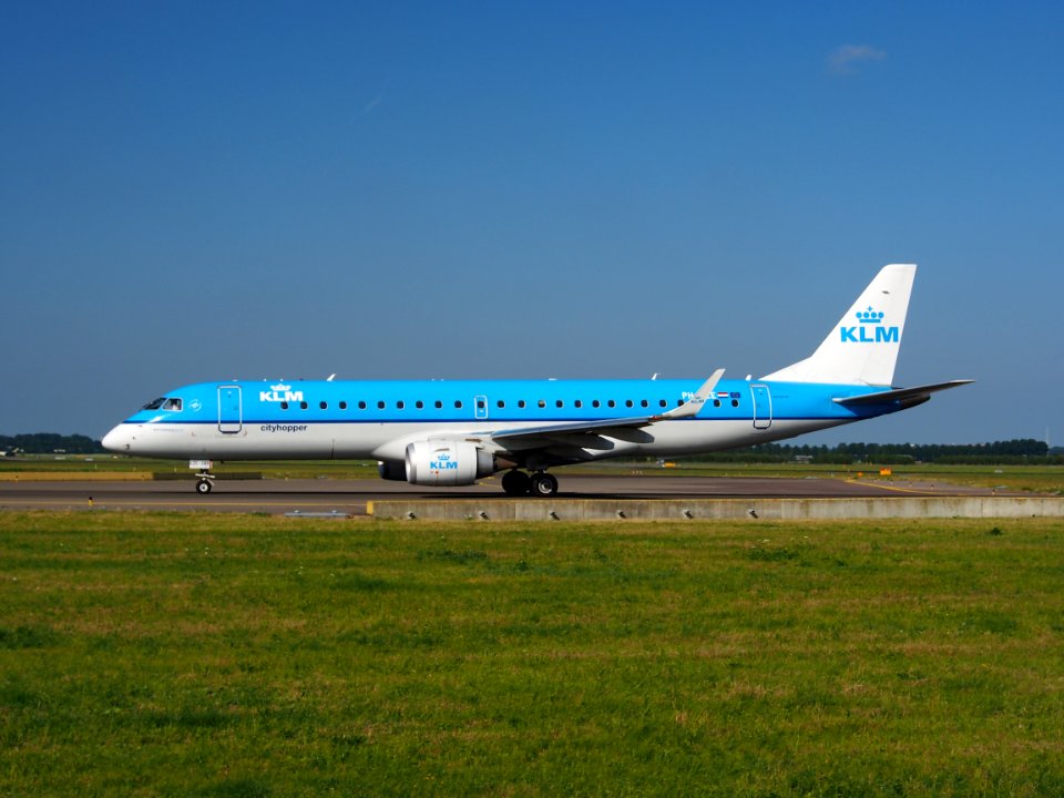 PH-EZE KLM Cityhopper Embraer ERJ-190STD (ERJ-190-100) - cn 19000288 taxiing 18july2013 pic-3