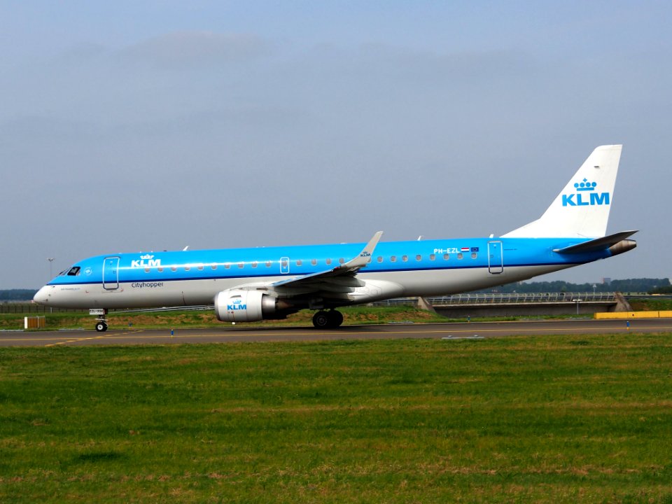 PH-EZL KLM Cityhopper Embraer ERJ-190STD (ERJ-190-100) taxiing 13july2013