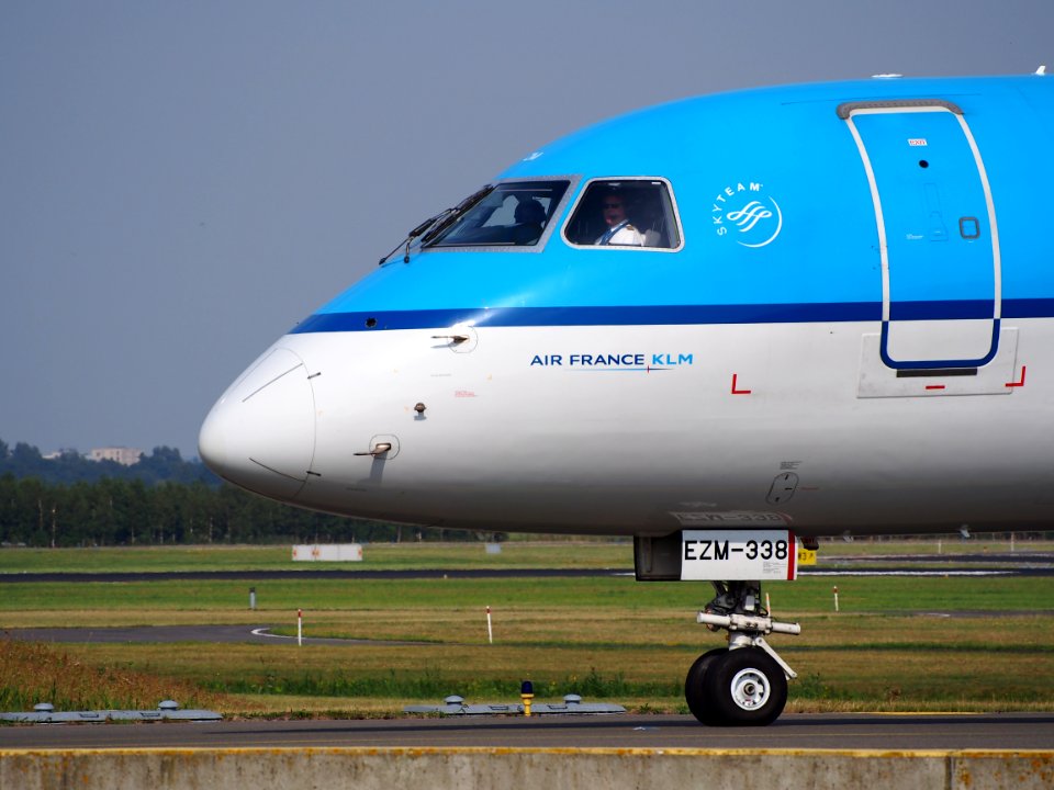 PH-EZM KLM Cityhopper Embraer ERJ-190STD (ERJ-190-100) taxiing, 25august2013 pic-5