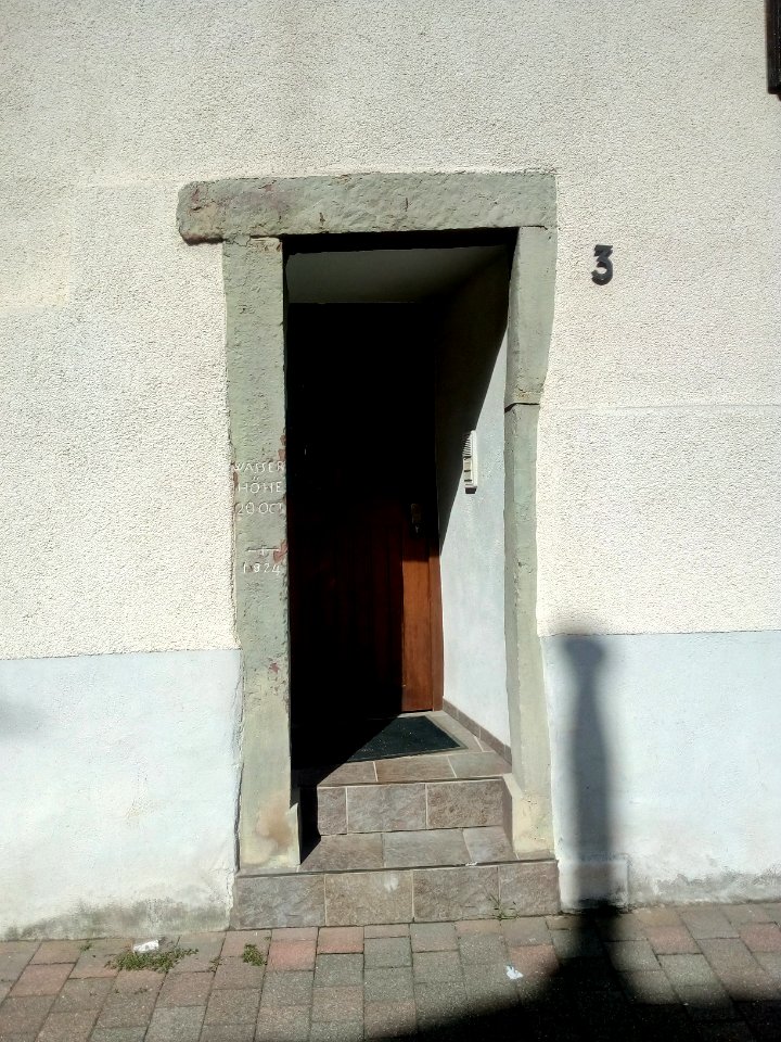 Pfinz, Pfinztal-Berghausen, Oberlinstraße, Hochwassermarke 20. Oktober 1824