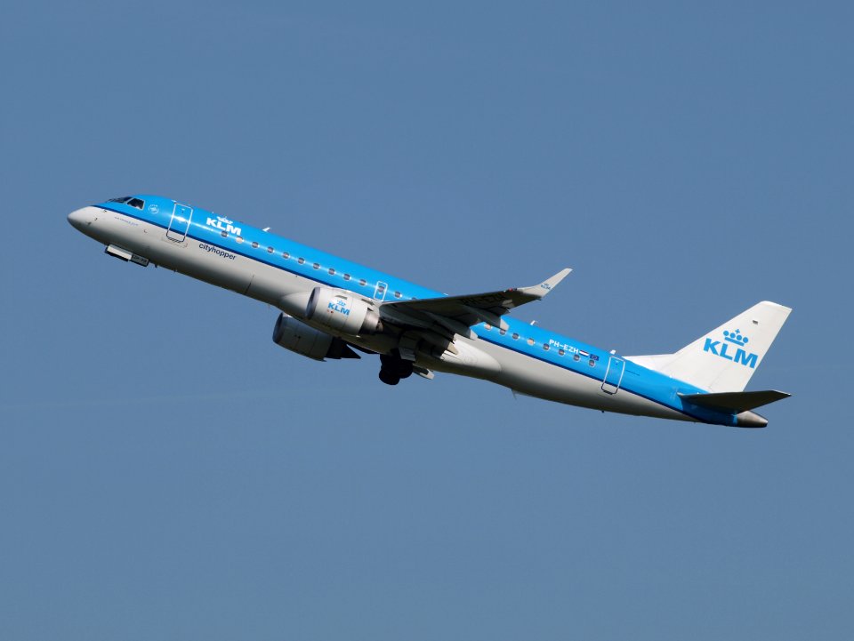PH-EZH KLM Cityhopper Embraer ERJ-190STD (ERJ-190-100) pic1