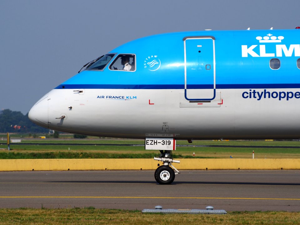 PH-EZH Embraer ERJ-190STD KLM cittyhopper taxiing, 25august2013 pic-3