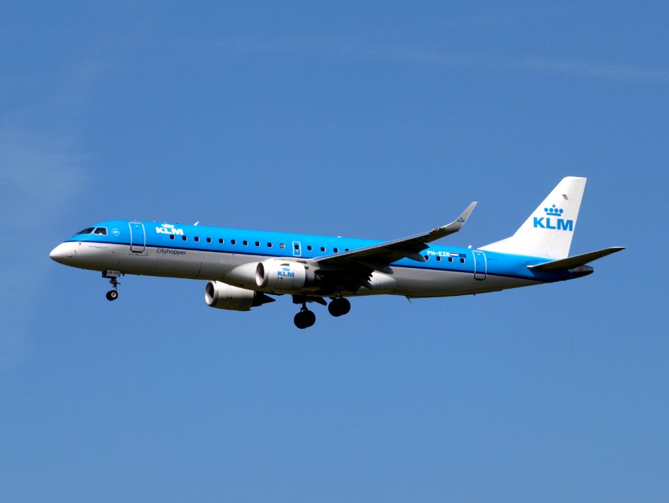 PH-EZR KLM Cityhopper Embraer ERJ-190STD (ERJ-190-100) pic4