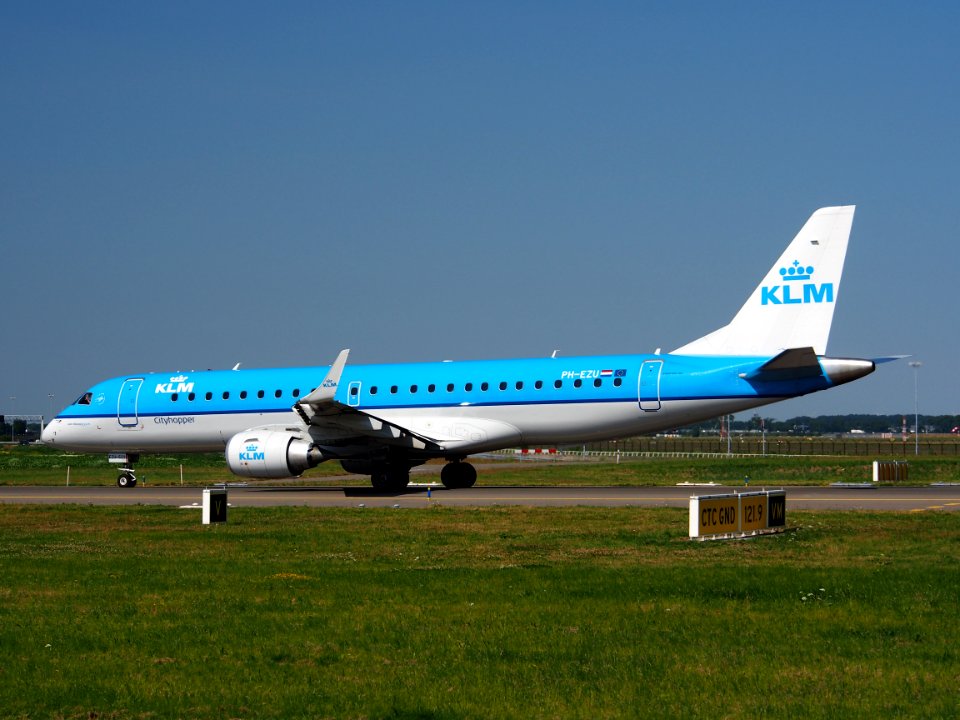 PH-EZU KLM Cityhopper Embraer ERJ-190STD (ERJ-190-100) - cn 19000522, taxiing 21july2013 pic-005