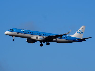 PH-EZH, landing at Schiphol on 2Feb2014 pic35
