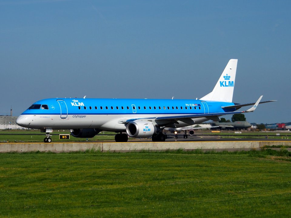 PH-EXB KLM Cityhopper Embraer ERJ-190STD (ERJ-190-100) - cn 19000658 at Schiphol (AMS - EHAM), The Netherlands, 16may2014, pic1