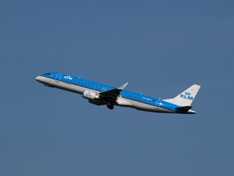 PH-EZW KLM Cityhopper Embraer ERJ-190STD (ERJ-190-100) - cn 19000533 pic2