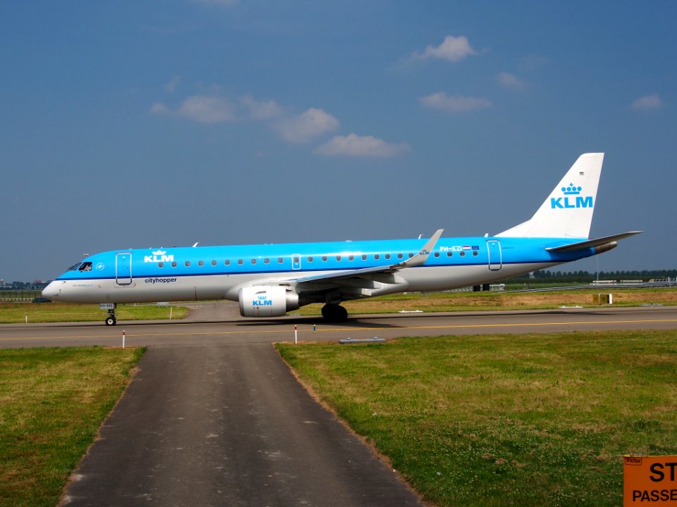 PH-EZI KLM Cityhopper Embraer ERJ-190STD (ERJ-190-100) - cn 19000322 pic2