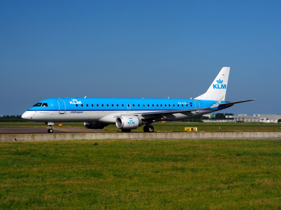 PH-EZE KLM Cityhopper Embraer ERJ-190STD (ERJ-190-100) - cn 19000288 taxiing 18july2013 pic-2
