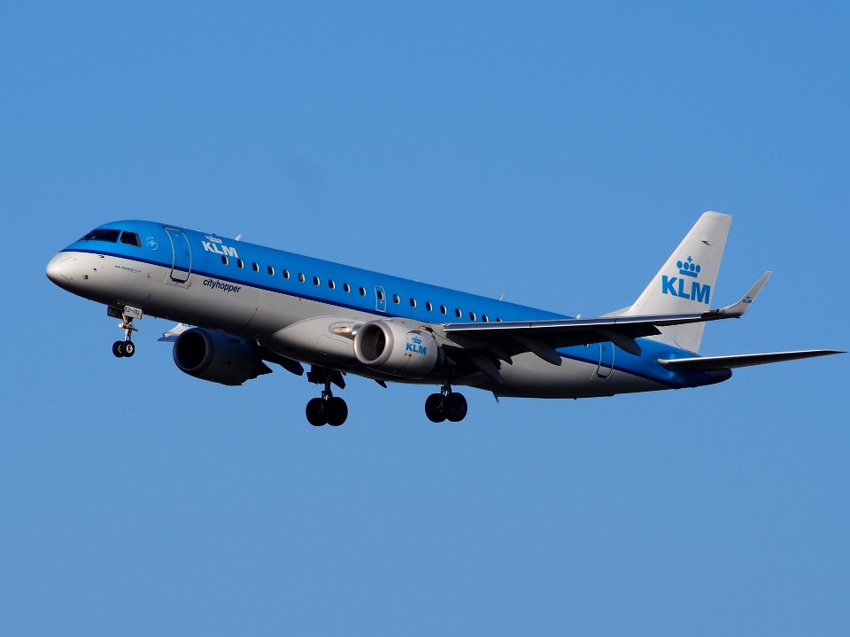 PH-EZI, landing at Schiphol on 2Feb2014 pic10
