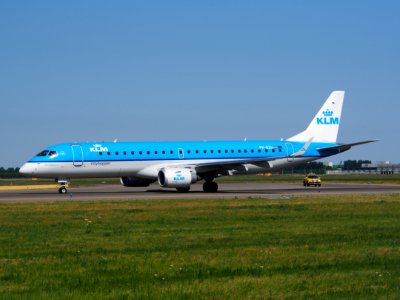 PH-EZU KLM Cityhopper Embraer ERJ-190STD (ERJ-190-100) - cn 19000522, taxiing 21july2013 pic-003