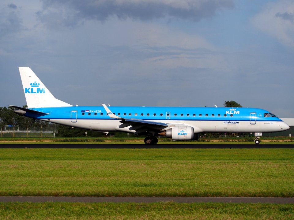PH-EZB KLM Cityhopper Embraer ERJ-190STD (ERJ-190-100) - cn 19000235, 11Aug2014, landing at Schiphol (AMS - EHAM), The Netherlands, pic3