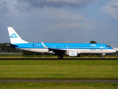 PH-EZB KLM Cityhopper Embraer ERJ-190STD (ERJ-190-100) - cn 19000235, 11Aug2014, landing at Schiphol (AMS - EHAM), The Netherlands, pic3