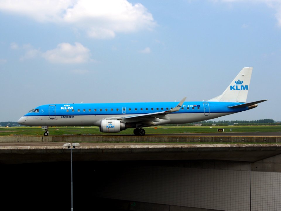 PH-EZC KLM Cityhopper Embraer ERJ-190STD (ERJ-190-100) - cn 19000250 pic2