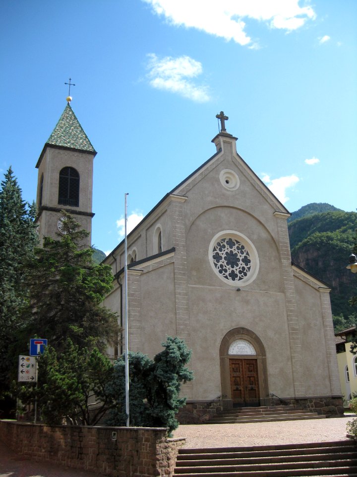 Pfarrkirche zum Heiligsten Herzen Jesu in Branzoll 1