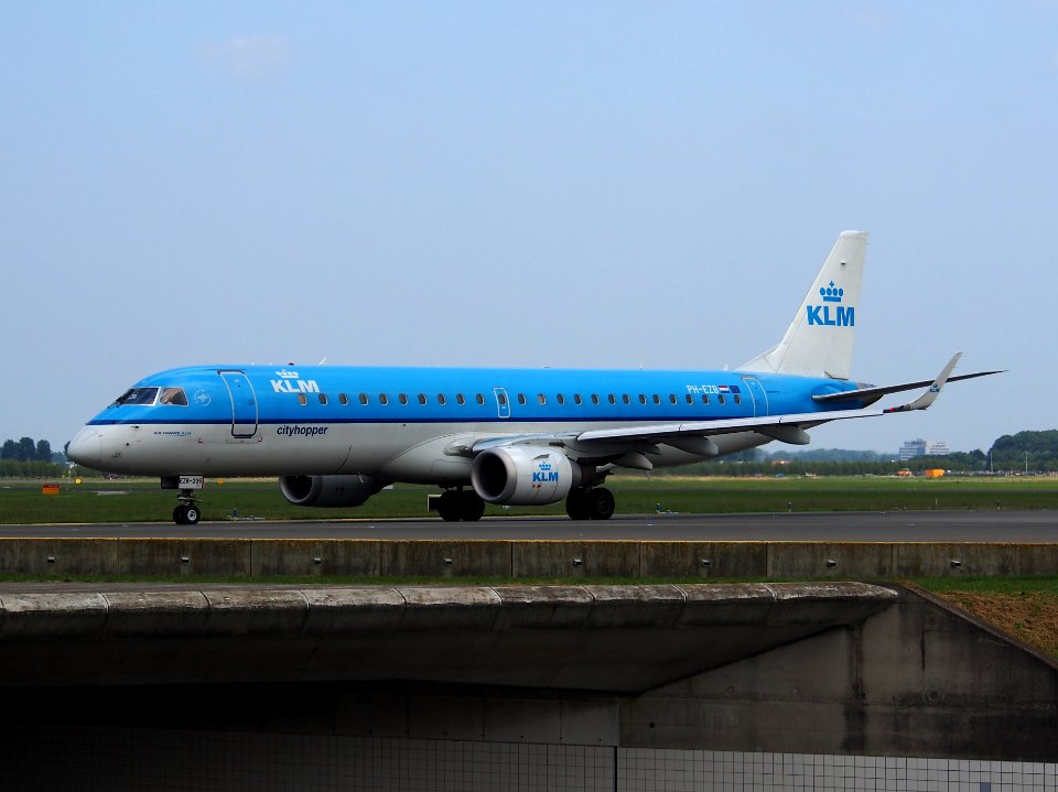 PH-EZB KLM Cityhopper Embraer ERJ-190STD (ERJ-190-100) - cn 19000235 pic1
