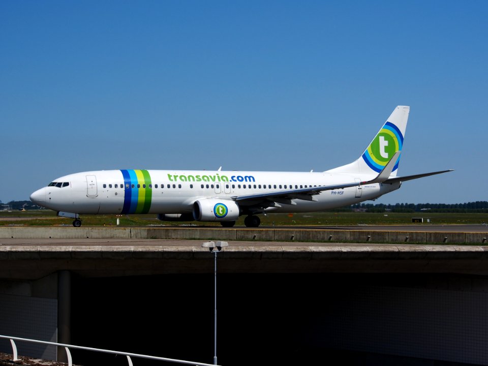 PH-HSV (CN 33016) Transavia Airlines Boeing 737-8BK taxiing 21july2013 pic-003
