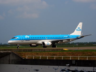 PH-EZD KLM Cityhopper Embraer ERJ-190STD (ERJ-190-100) - cn 19000279 pic2