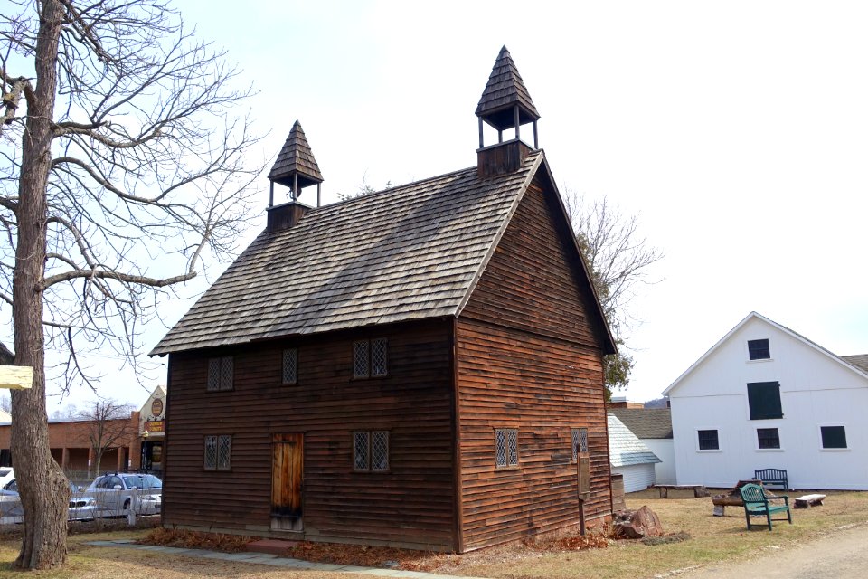 Phelps Tavern Museum meetinghouse replica, dedicated 1970 - Simsbury, CT - DSC00609