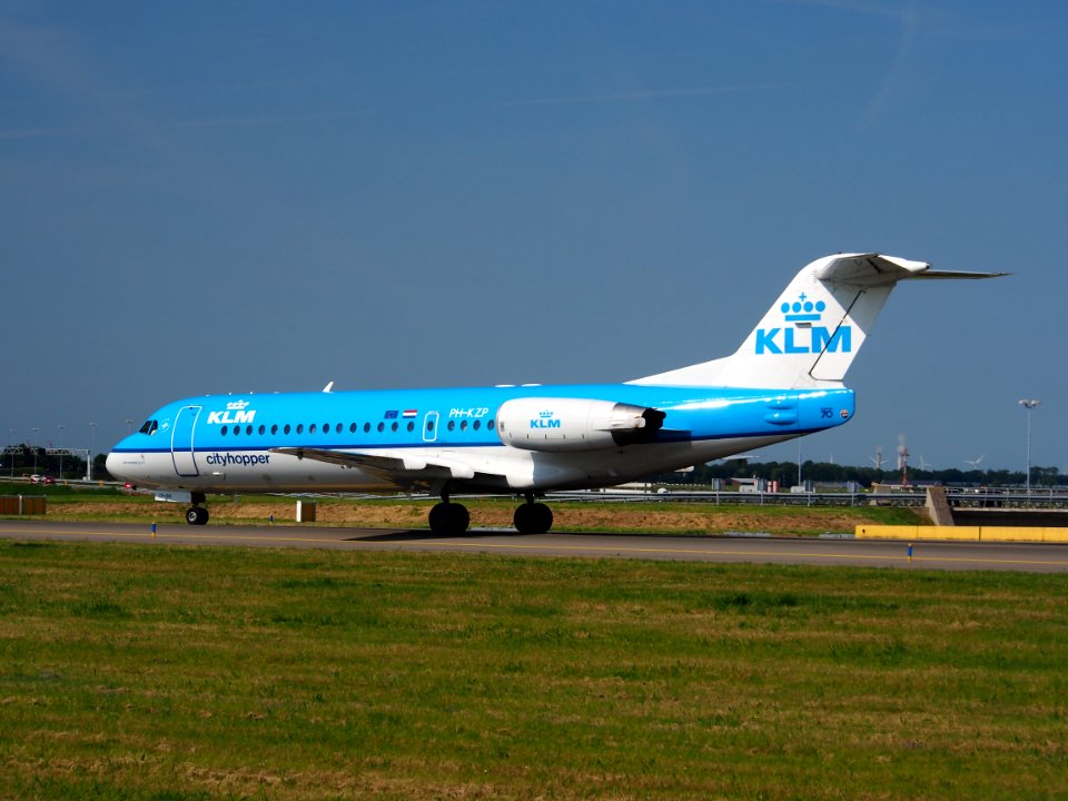 PH-KZP KLM Cityhopper Fokker F70 · pic4