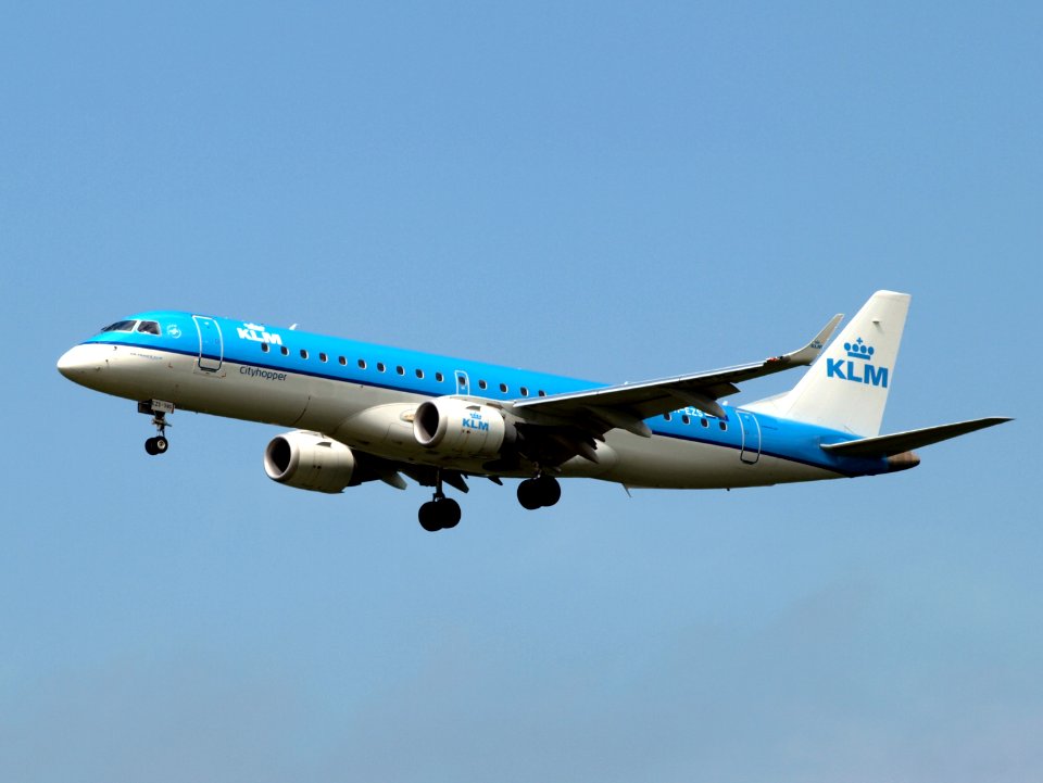 PH-EZS KLM Cityhopper Embraer ERJ-190STD (ERJ-190-100) - cn 19000380