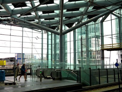 Photo of new transparent roof and glass walls of Central station, The Hague; high resolution image by FotoDutch, June 2013
