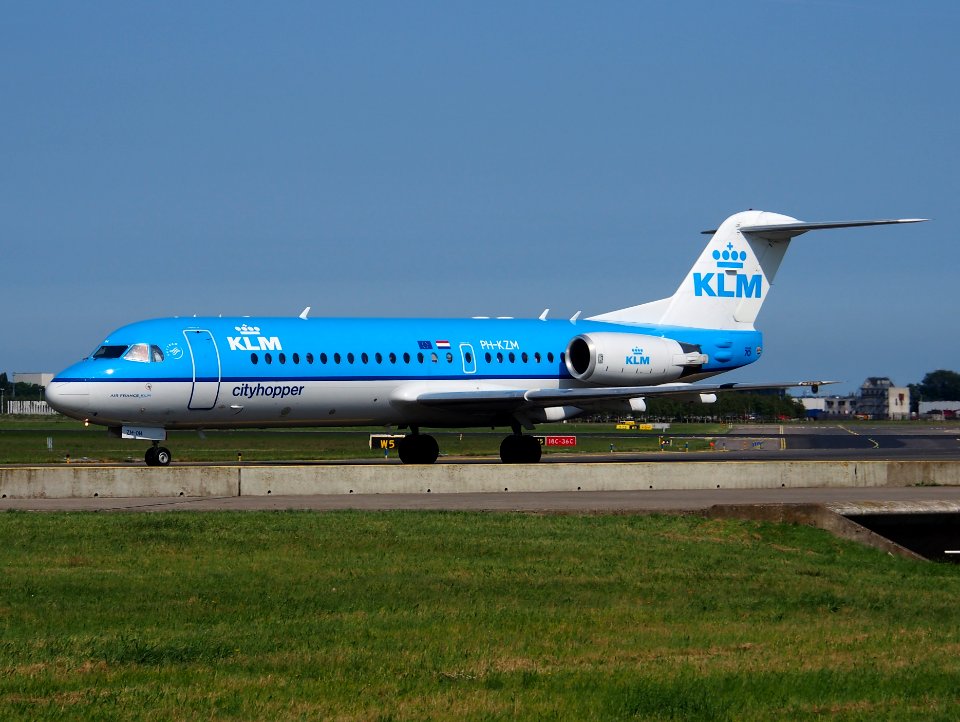 PH-KZM KLM Cityhopper Fokker F70 - cn 11561 - pic1