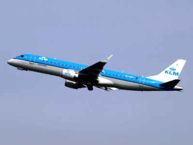 PH-EZB KLM Cityhopper Embraer ERJ-190STD (ERJ-190-100) take-off 13july2013 pic1