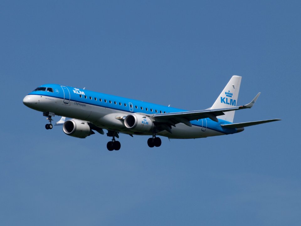 PH-EZV Embraer ERJ-190STD (ERJ-190-100) pic1