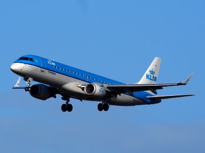 PH-EZC, landing at Schiphol on 2Feb2014 pic20