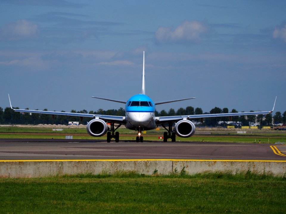 PH-EZT KLM Cityhopper Embraer ERJ-190STD (ERJ-190-100) taxiing at Schiphol (AMS - EHAM), The Netherlands, 18may2014, pic-3