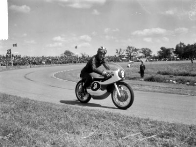 Phil Read (hier op Yamaha 125 cc), Bestanddeelnr 917-9048