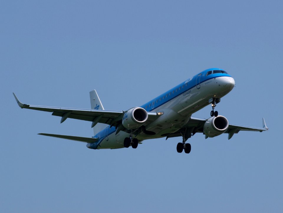 PH-EZV KLM Cityhopper Embraer ERJ-190STD (ERJ-190-100) - cn 19000528 pic2