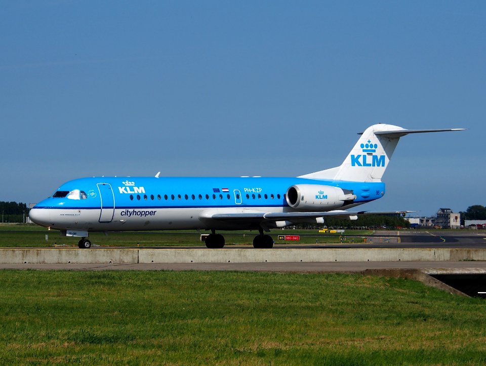 PH-KZP KLM Cityhopper Fokker F70 · pic2
