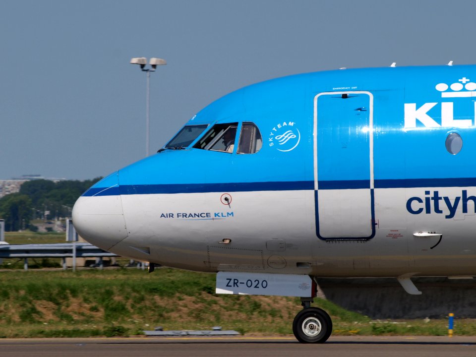 PH-KZR KLM Cityhopper Fokker F70 - cn 11551, taxiing 21july2013 pic-002