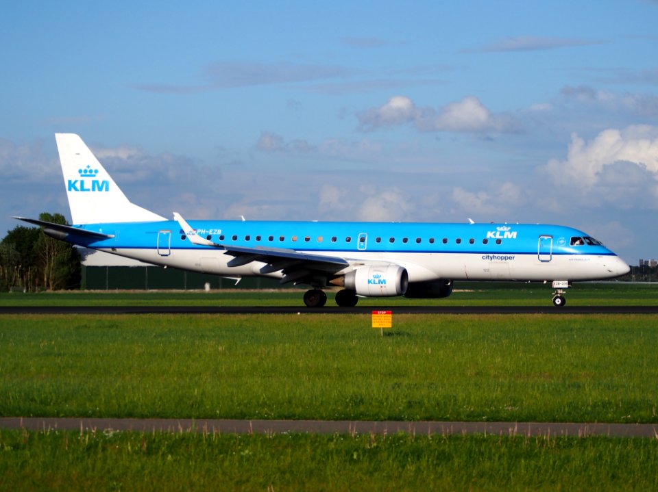 PH-EZB, landing at Schiphol (AMS - EHAM), The Netherlands, 06May2014 pic