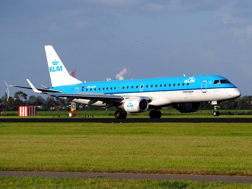 PH-EZB KLM Cityhopper Embraer ERJ-190STD (ERJ-190-100) - cn 19000235, 11Aug2014, landing at Schiphol (AMS - EHAM), The Netherlands, pic2