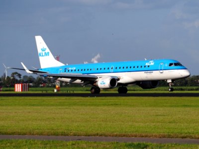 PH-EZB KLM Cityhopper Embraer ERJ-190STD (ERJ-190-100) - cn 19000235, 11Aug2014, landing at Schiphol (AMS - EHAM), The Netherlands, pic2