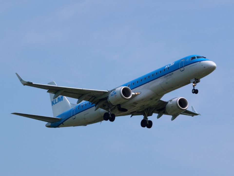 PH-EZV KLM Cityhopper Embraer ERJ-190STD (ERJ-190-100) - cn 19000528 pic1