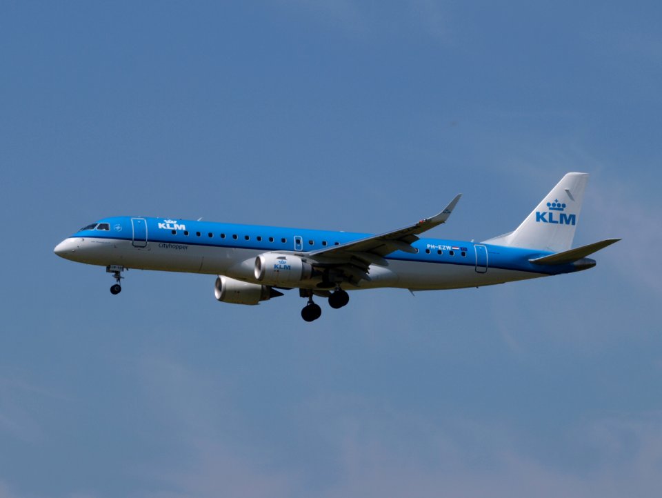 PH-EZW KLM Cityhopper Embraer ERJ-190STD (ERJ-190-100) pic2