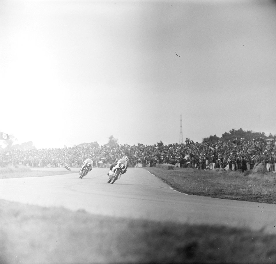 Phil Read 8 (Gb), 3e en Luigi Taveri 6( Zwitserland) 2e, 125cc race, Bestanddeelnr 919-2881