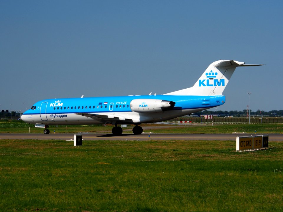 PH-KZE KLM Cityhopper Fokker F70 - cn 11576, taxiing 21july2013 pic-003