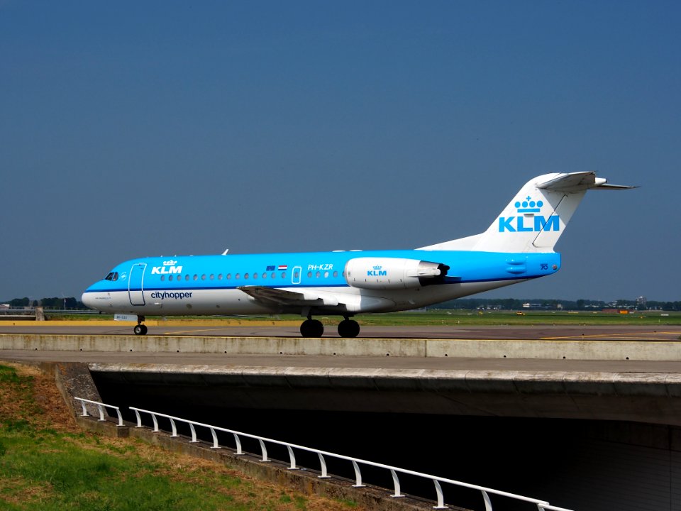 PH-KZR KLM Cityhopper Fokker F70 - cn 11551 pic2