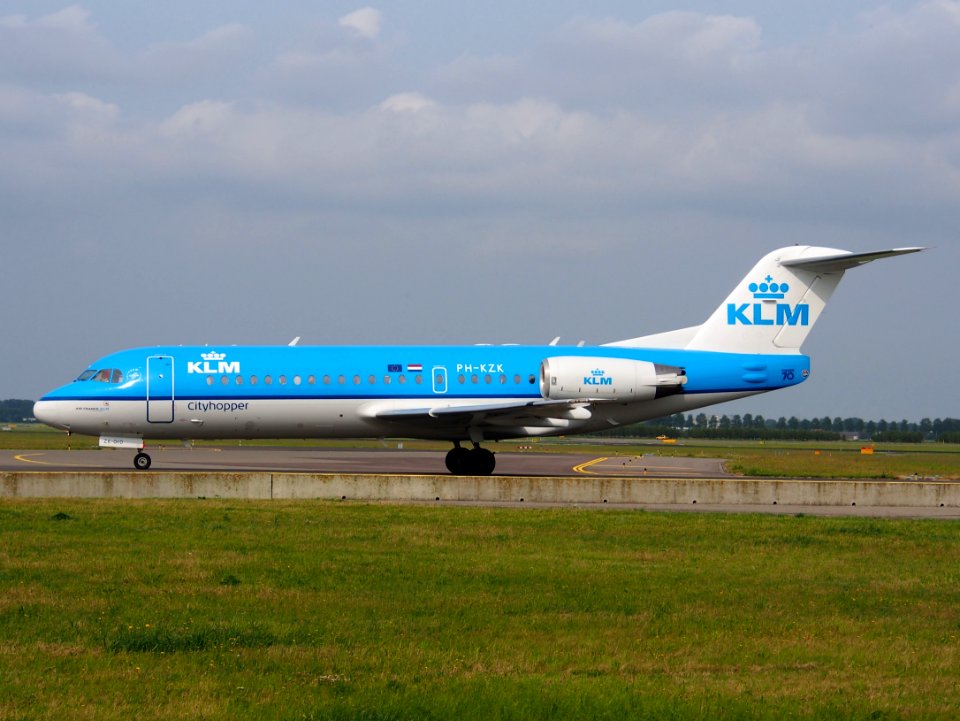 PH-KZN KLM Cityhopper Fokker F70, 14july2013 pic3-001