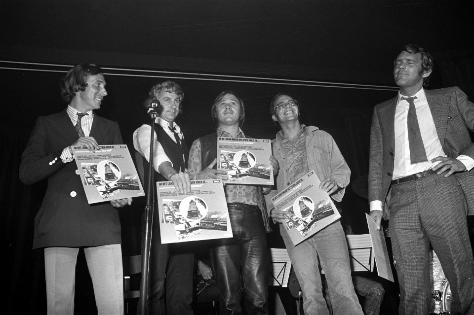 Phonogram presenteert nieuwe cabaret LPs, Bestanddeelnr 925-8558