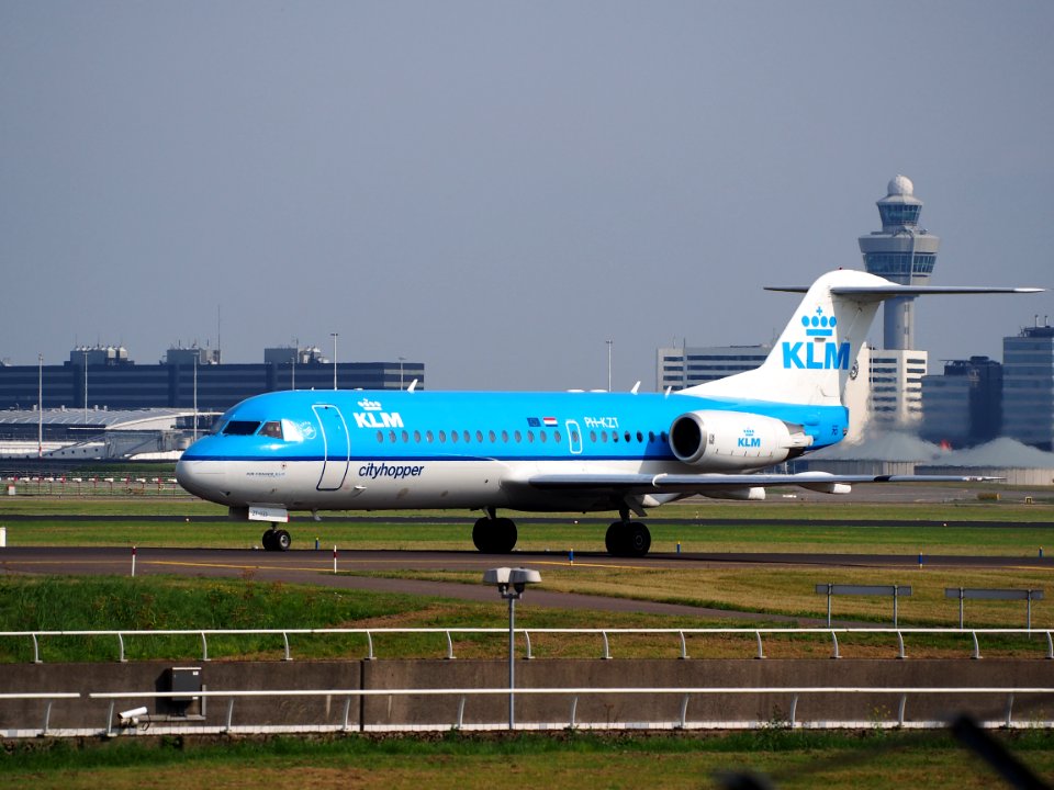 PH-KZT KLM Cityhopper Fokker F70 - cn 11541 taxiing, 25august2013