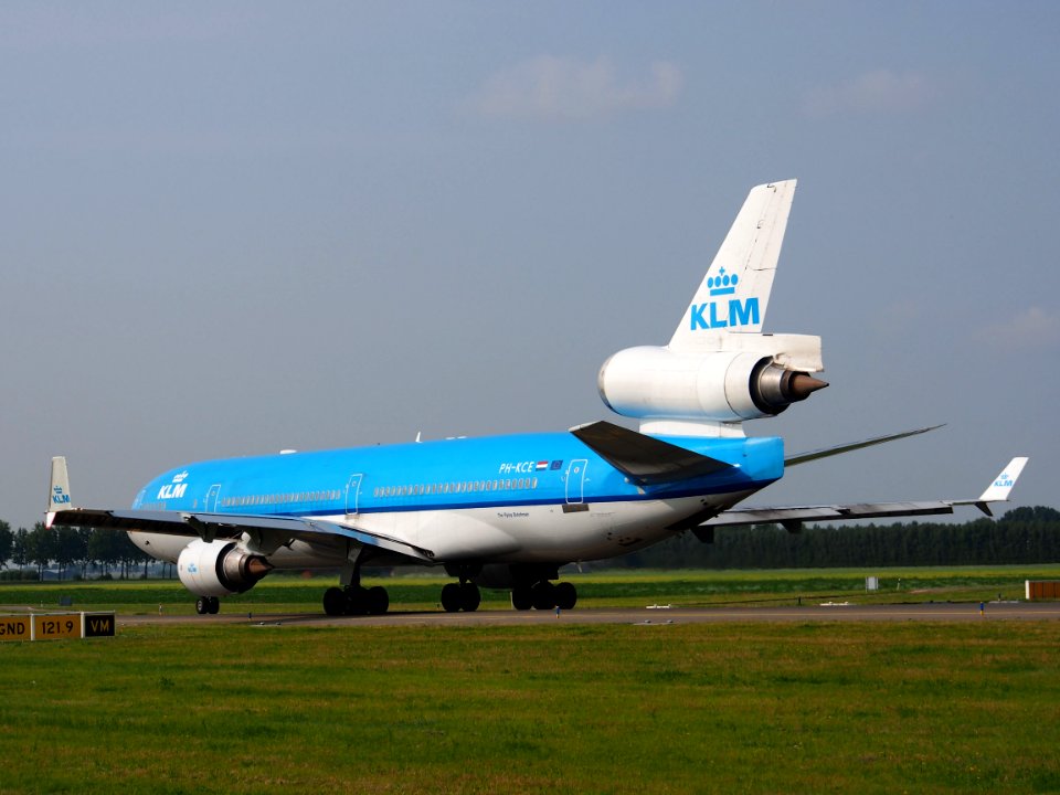 PH-KCE KLM Royal Dutch Airlines KLM, McDonnell Douglas MD11 cn 48559, taxiing 14july2013 pic4