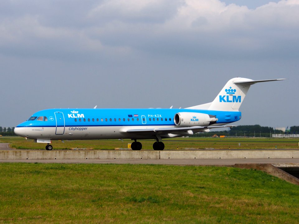 PH-KZN KLM Cityhopper Fokker F70, 14july2013 pic2-001